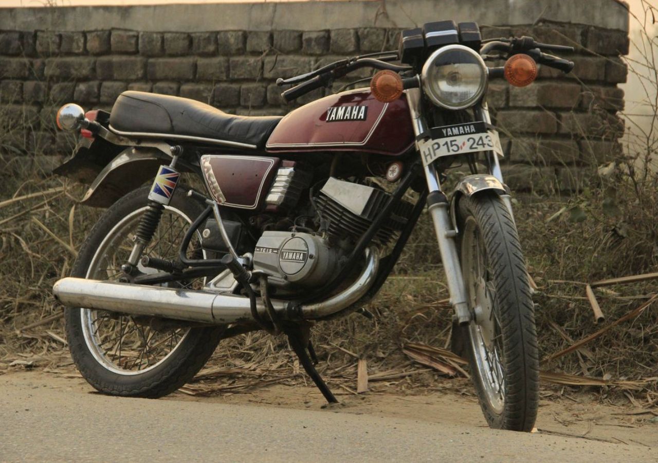 Yamaha RX 100 Makes a...
