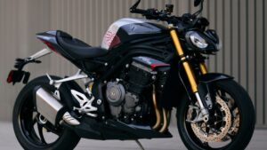 Triumph की नई Speed Triple 1200 RS भारत पहुंची: जानें 5 खास बातें जो इसे बनाती हैं सेगमेंट की सबसे धमाकेदार बाइक