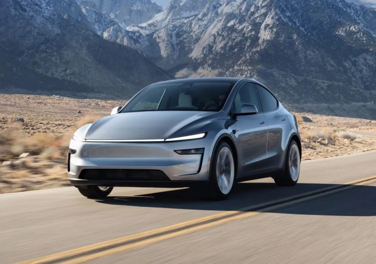Tesla Model Y 8