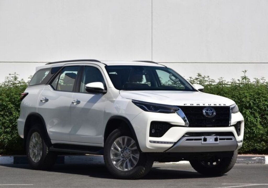 Toyota Fortuner Review – The Legend Gets Luxurious with Panoramic Sunroof & ADAS