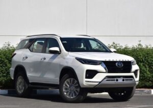 Toyota Fortuner Review – The Legend Gets Luxurious with Panoramic Sunroof & ADAS