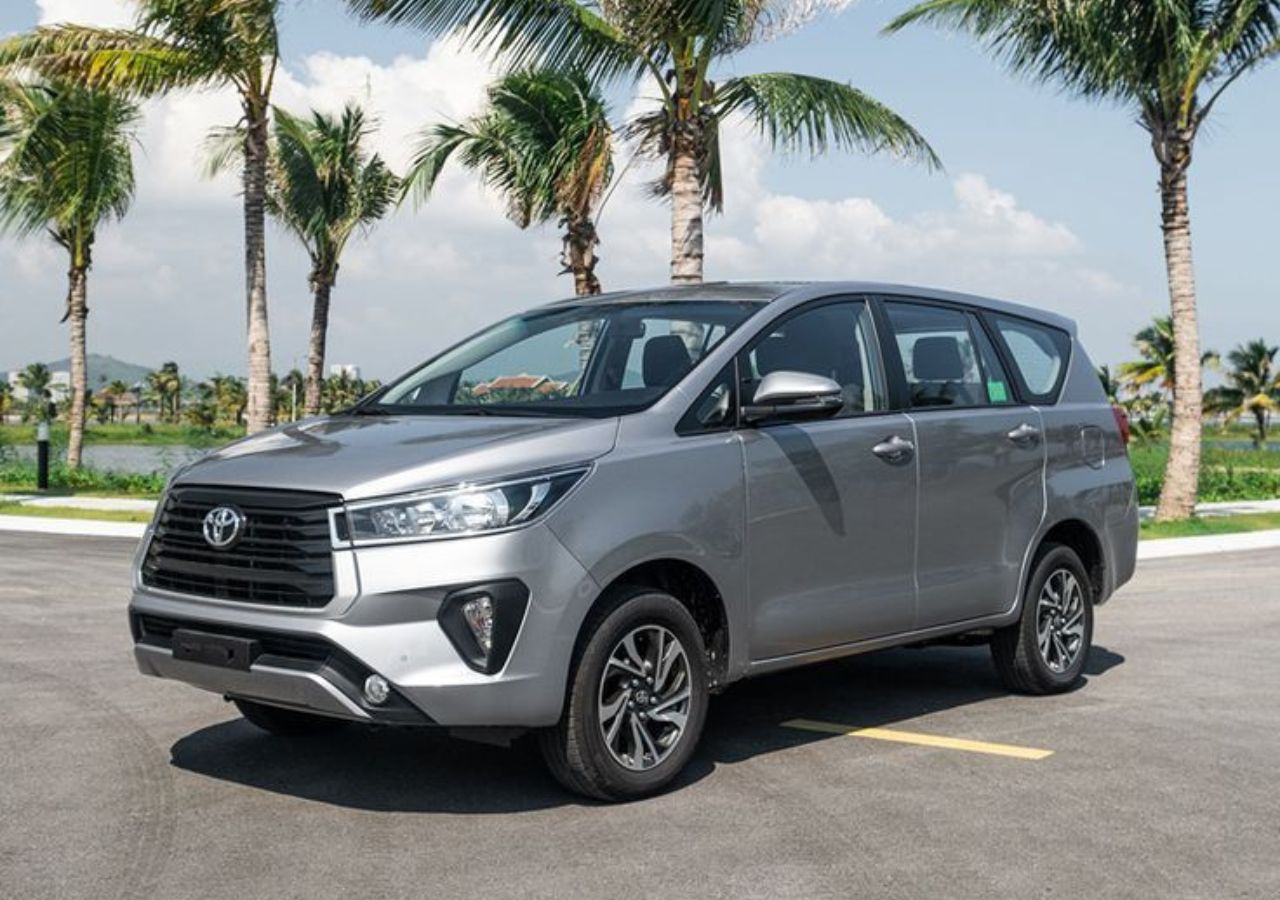 Toyota Innova Crysta 2025 Review:...