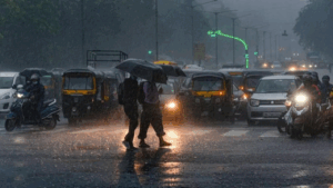 UP Mausam Update : यूपी में मानसून ने फिर से पकड़ी रफ्तार, IMD का इन 12 जिलों में भारी बारिश का अलर्ट