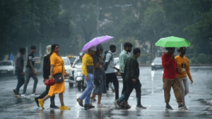 UP Weather Update: यूपी के 25 से ज्यादा जिलों में भारी बारिश के आसार, जानिए लेटेस्ट अपडेट