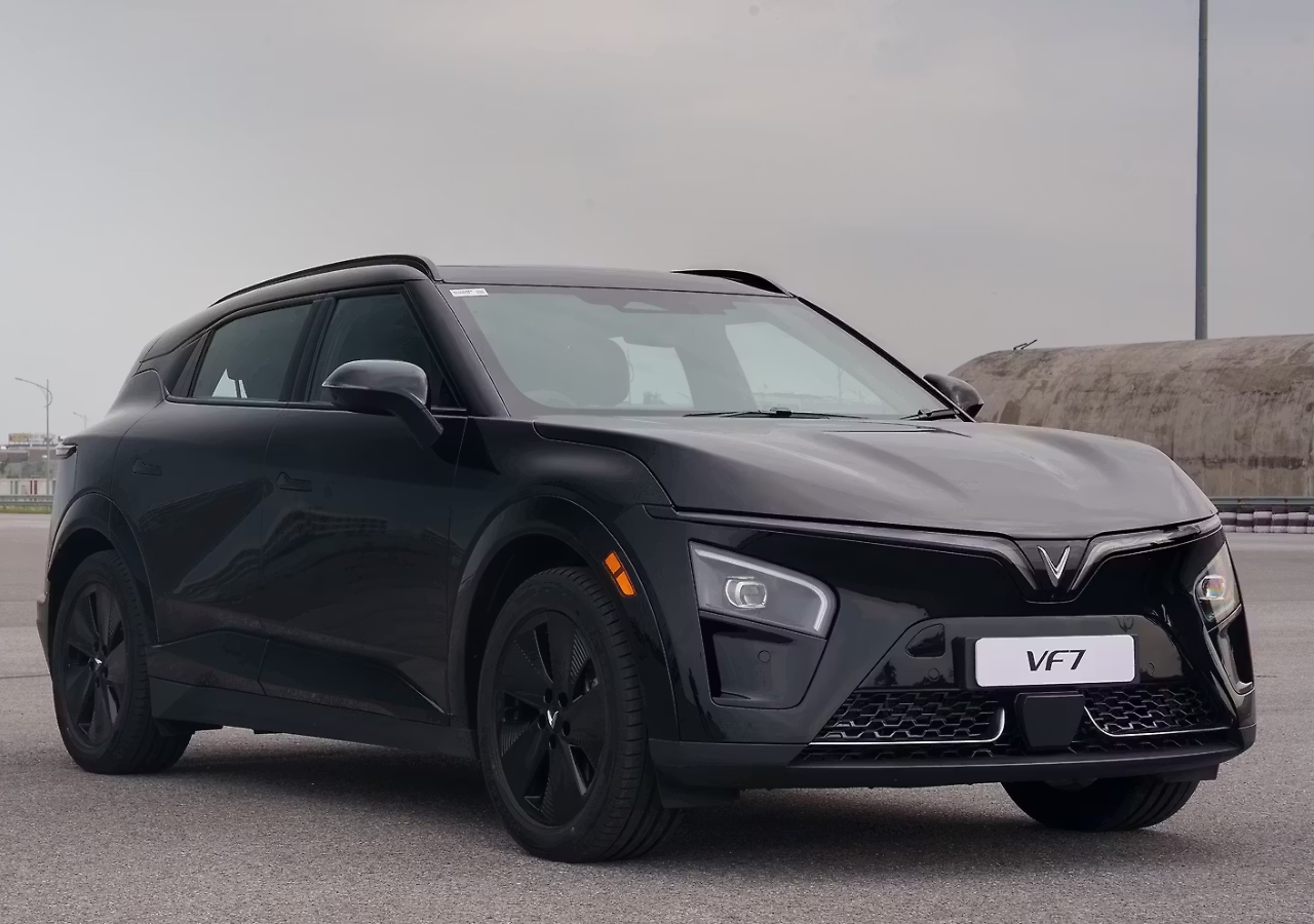VinFast VF7: New Electric SUV...