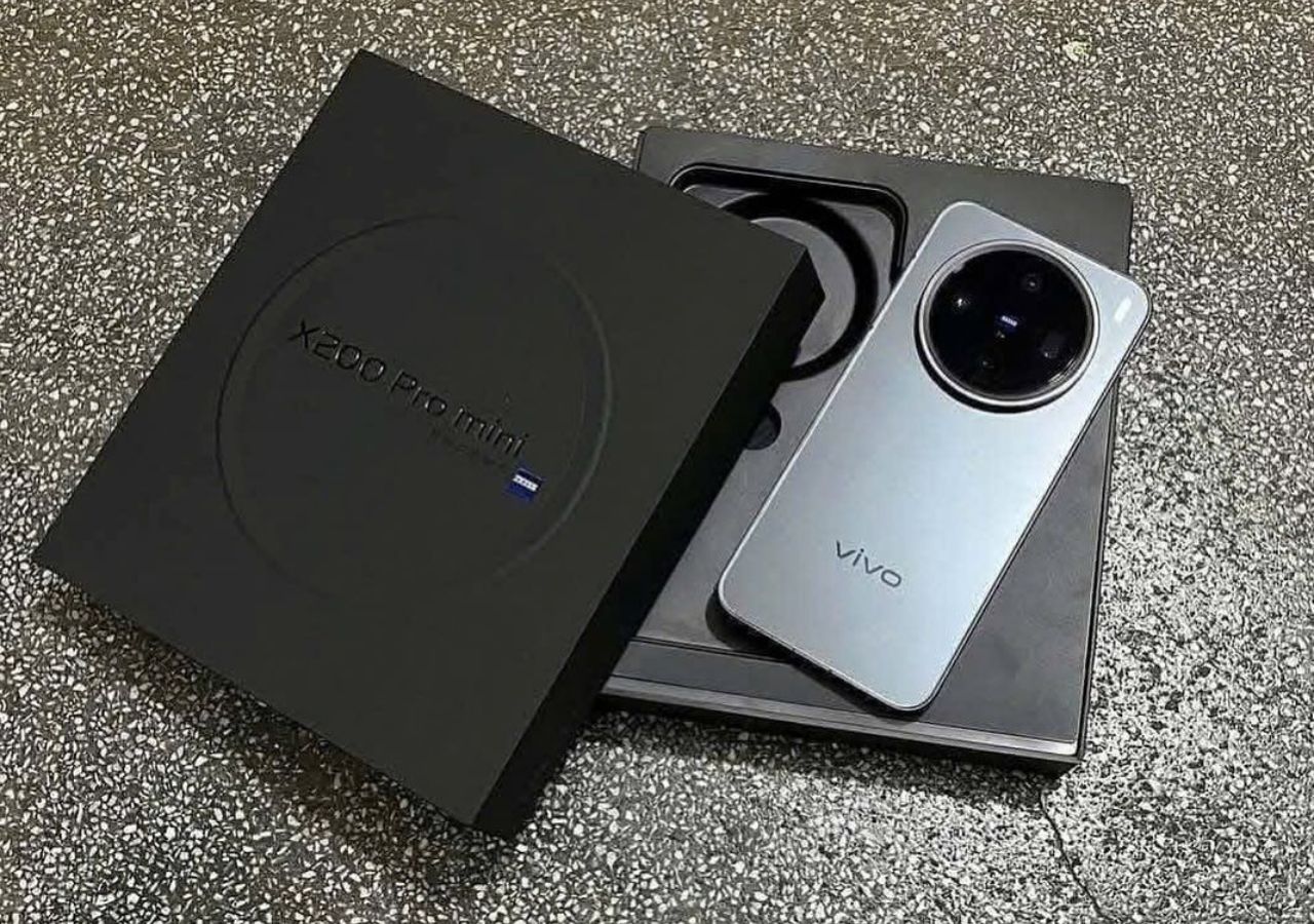 Vivo V40 5G 2025 Review:...