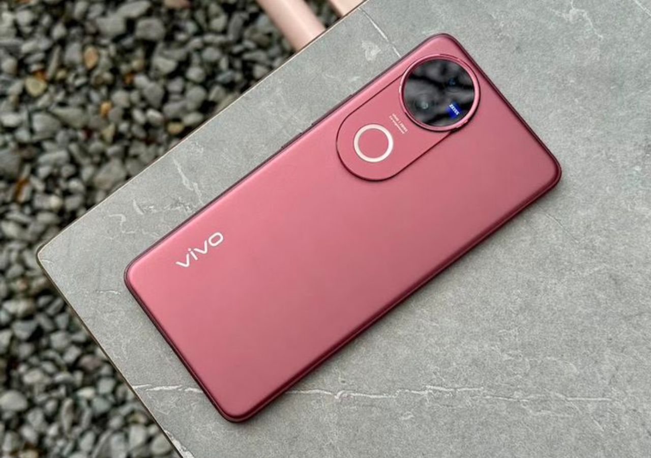 Vivo V40 5G 2025 Review:...
