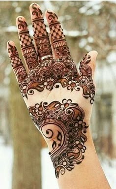 Trendy Mehndi Designs for Hariyali...
