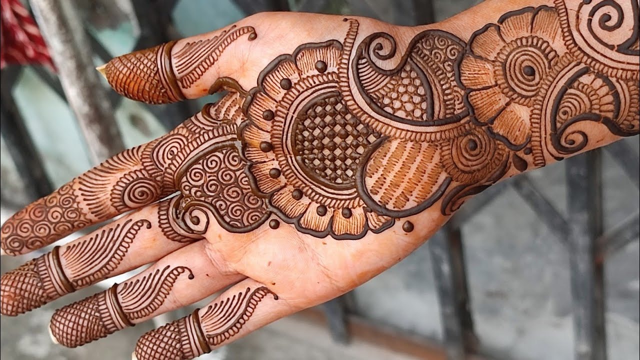 Trendy Mehndi Designs for Hariyali...