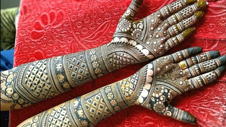 Trendy Mehndi Designs for Hariyali...