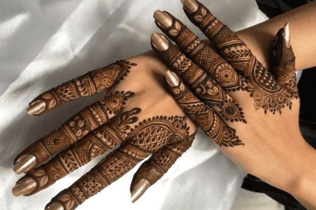 Trendy Mehndi Designs for Hariyali...