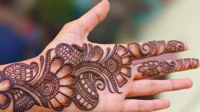 Trendy Mehndi Designs for Hariyali...
