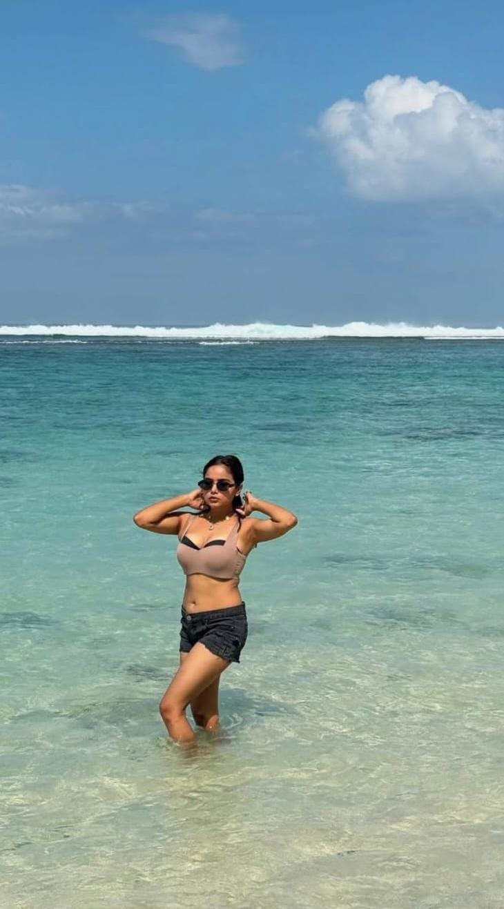 Manisha Rani Flaunts Her Bold...