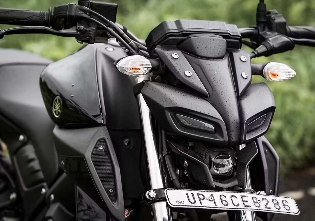 Yamaha MT-15 V2 2025: Aggressive...