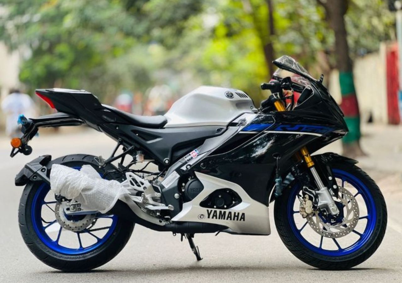 Yamaha R15 V4 2025 Review:...