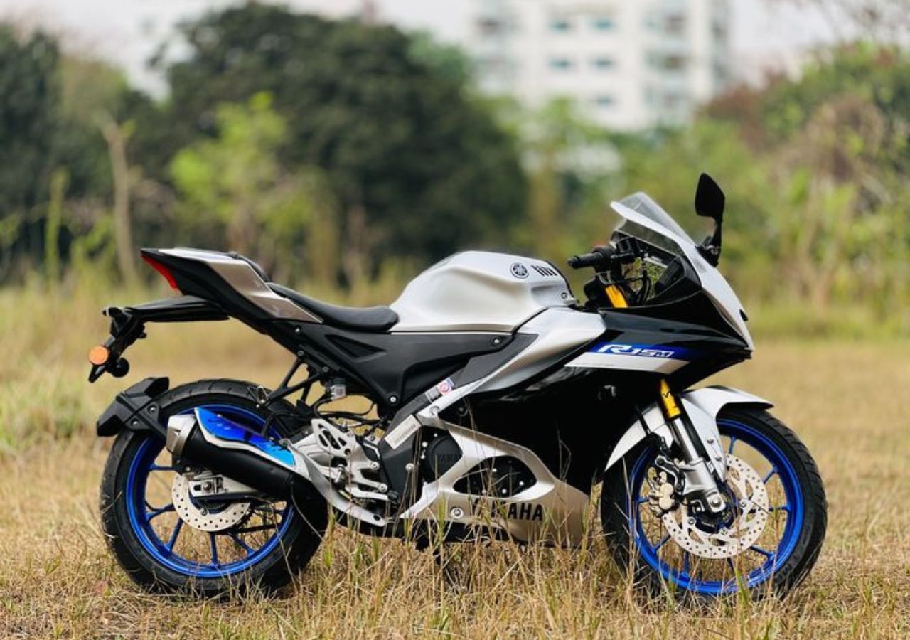 Yamaha R15 V4 2025 Review:...