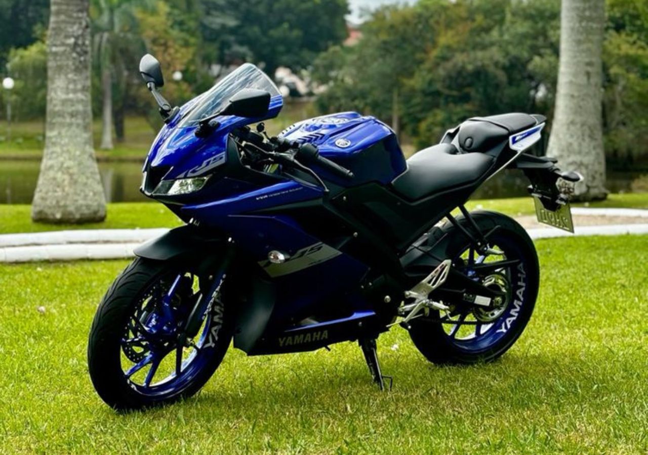 Yamaha R15 V4 2025 Review:...