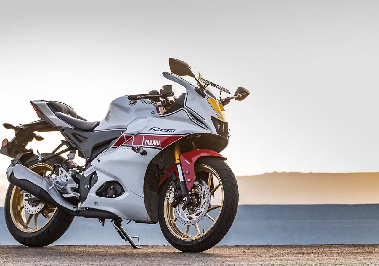 Yamaha R15 V4 2025 Review:...