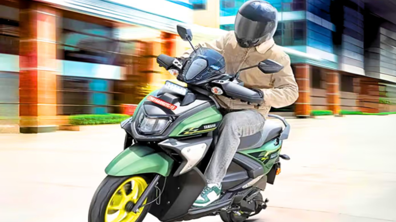 Yamaha RayZR 125 Fi hybrid scooter