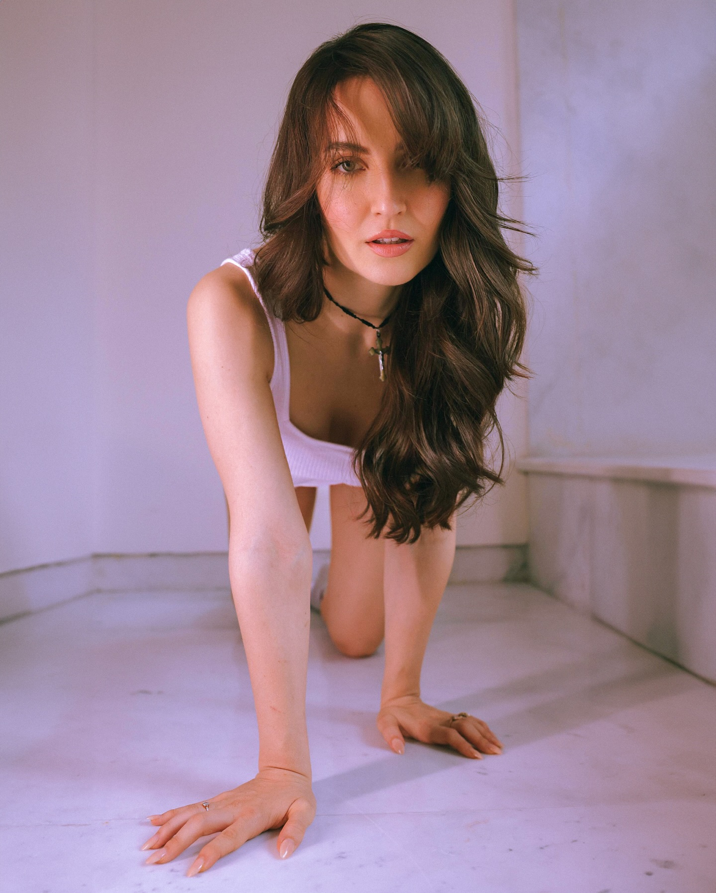 Ashish Chanchlani Holds Actress Elli...