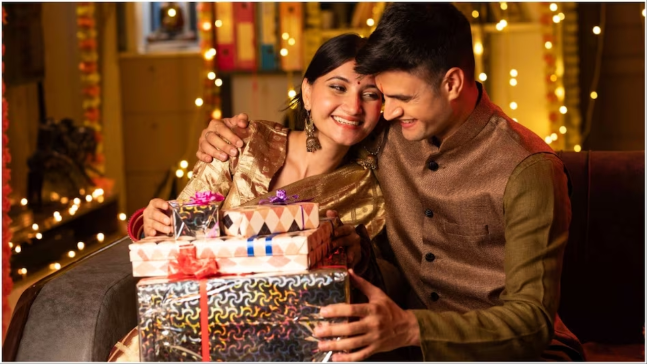 शादी में मिले लाखों