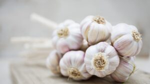 Benifits Of Garlic लहसुन के 8 जबरदस्त फायदे: स्वास्थ्य का खजाना, जानिए कैसे!