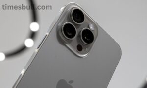 iPhone 16 Pro Max Save up to Rs 24000 on Flipkart GOAT Sale 2025