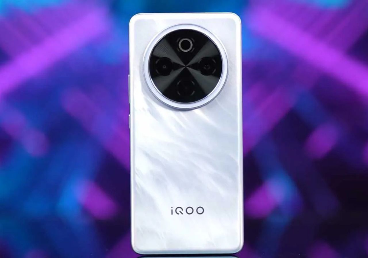 iQOO Z10 : Powerful iQOO...