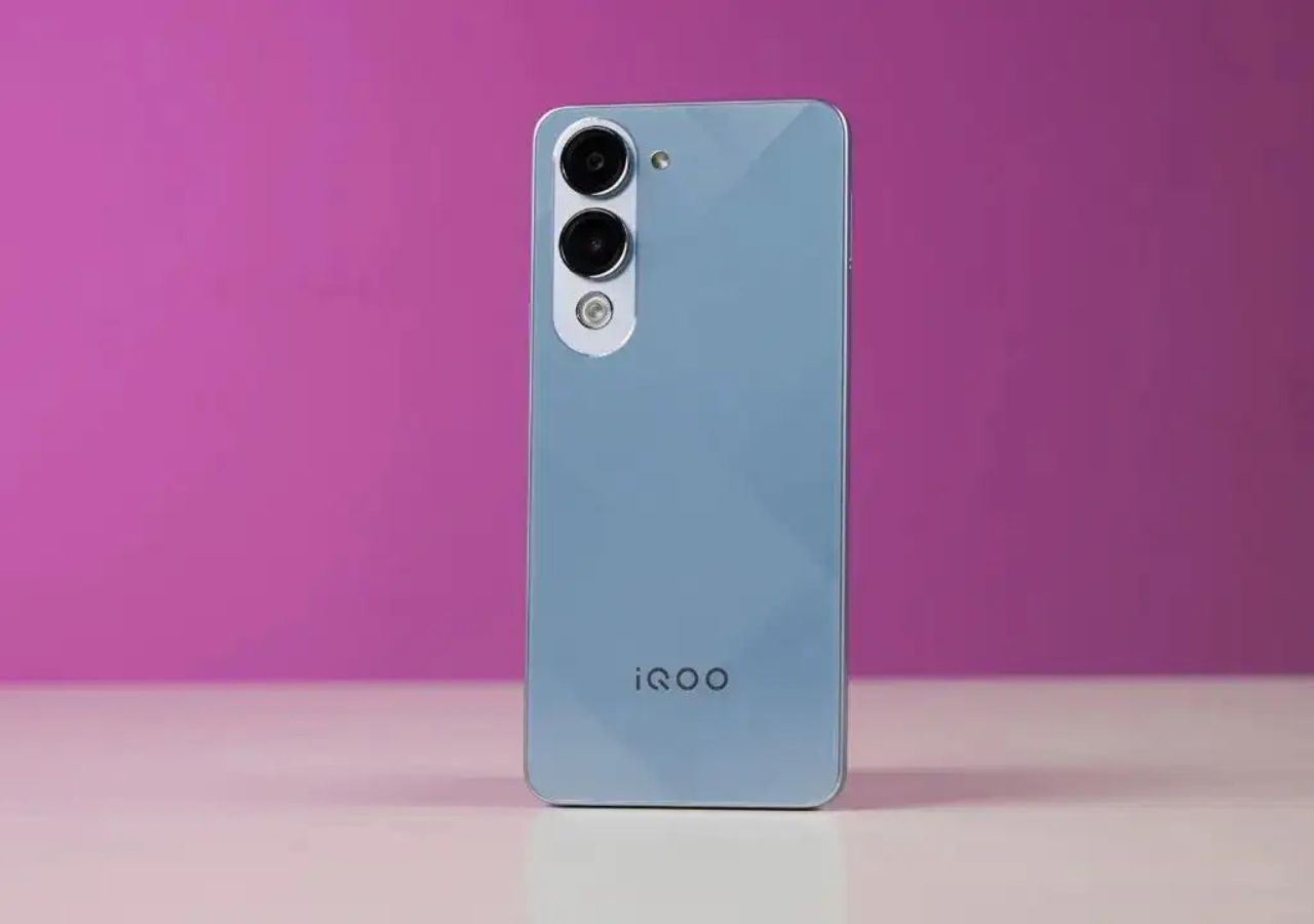 iQOO Z10 : Powerful iQOO...