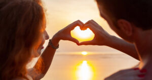 रिश्तों में प्यार बनाए रखने के लिए अपनाएं ये वास्तु टिप्स – 2025 गाइड