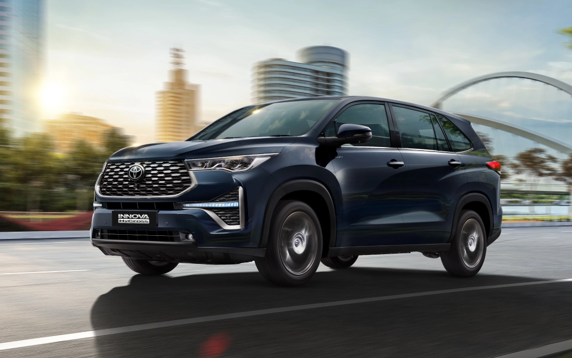 Toyota Innova HyCross: A Perfect...