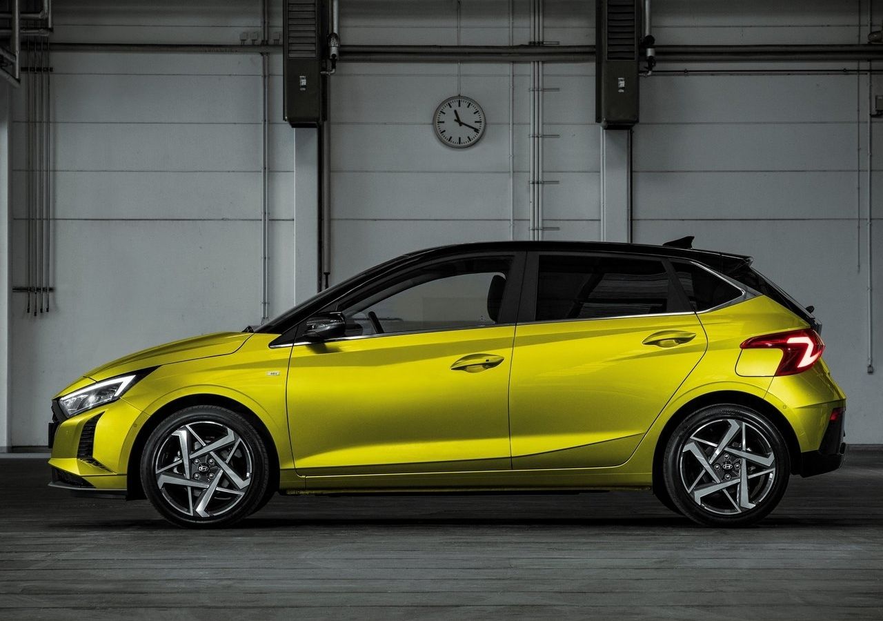 Why Hyundai i20 Sportz 2025...