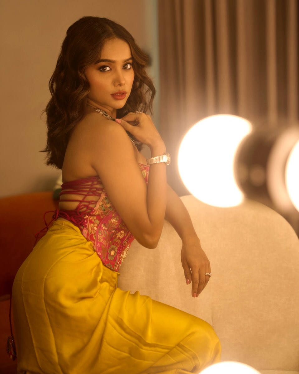 Manisha Rani Sexy Photos Set...