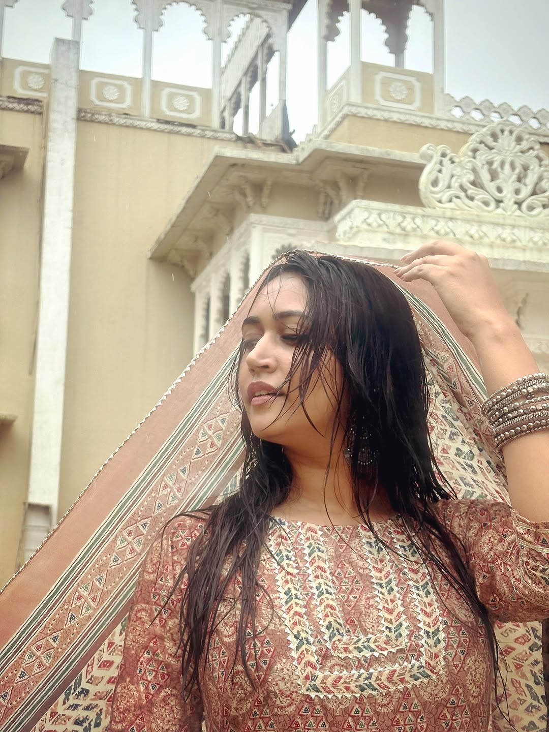 ‘Panchayat’ Star Saanvikaa Sets Internet...