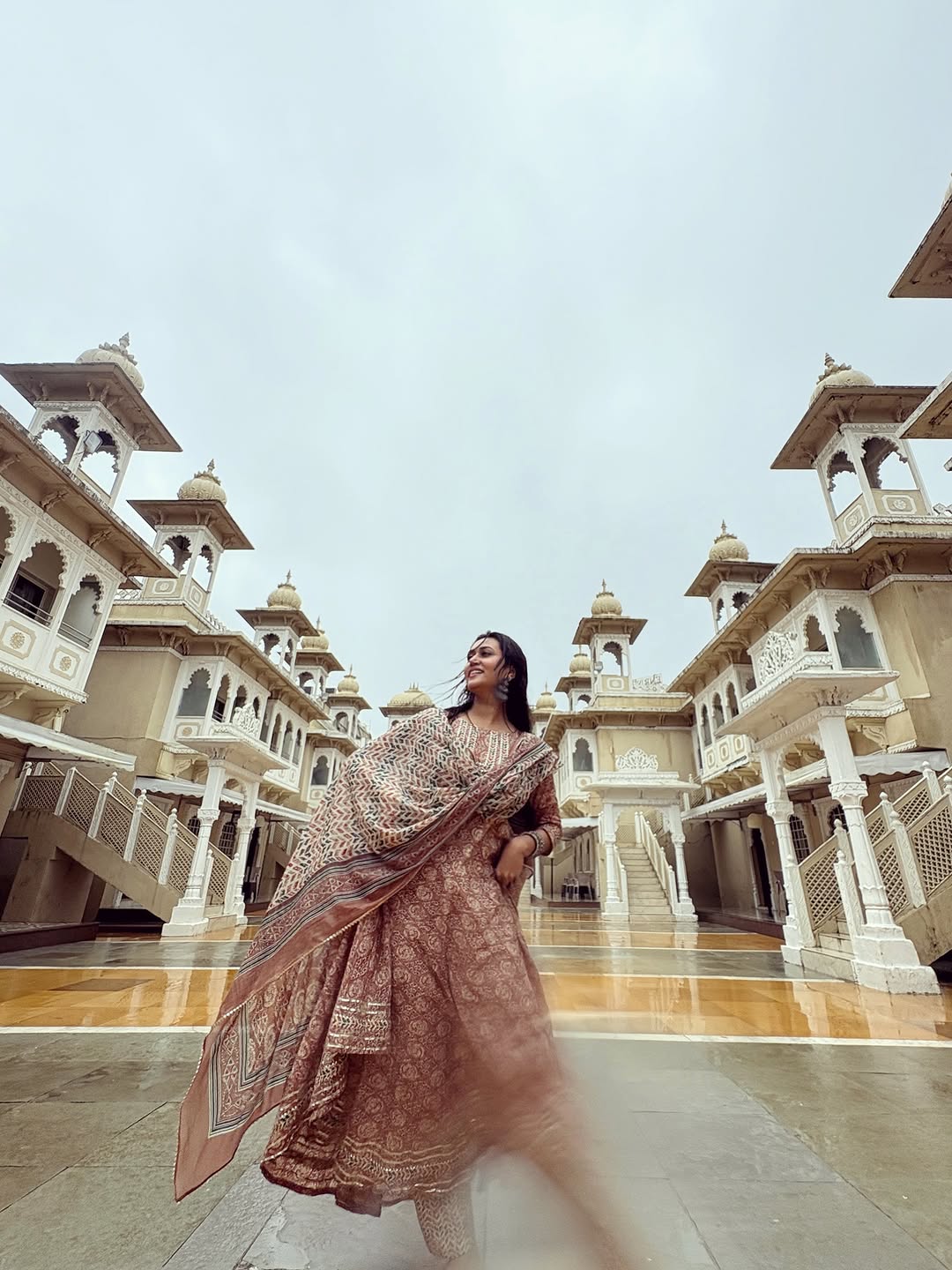 ‘Panchayat’ Star Saanvikaa Sets Internet...