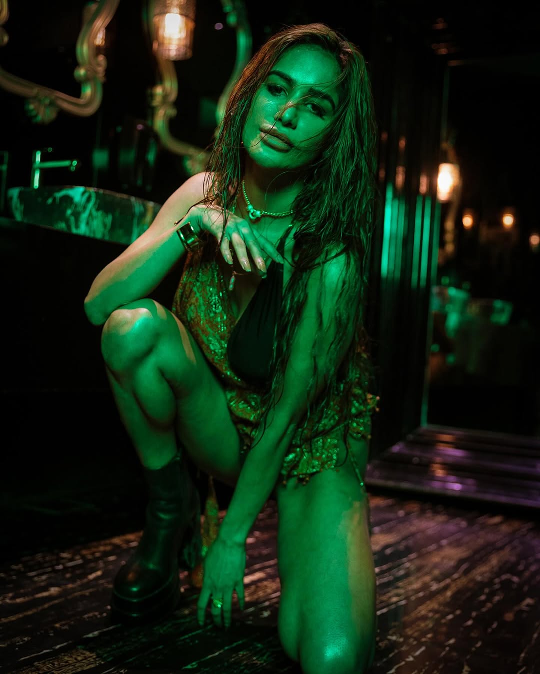 Poonam Pandey Curvy & Sexy...