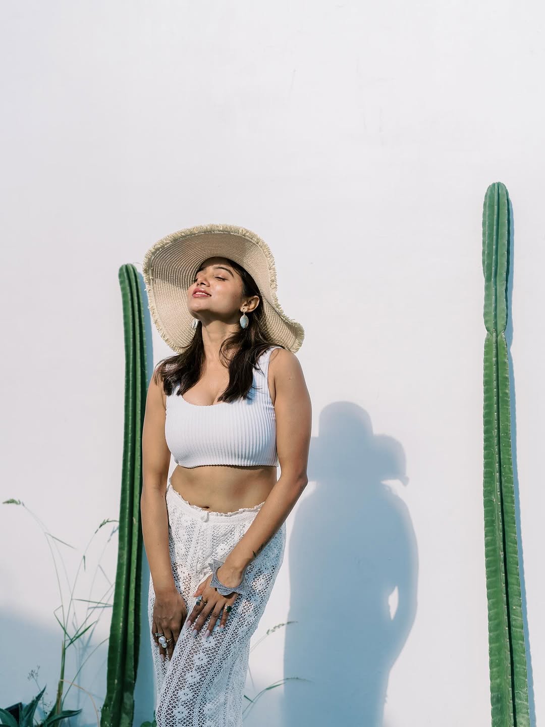 Manisa Rani Hot Curvy Figure...