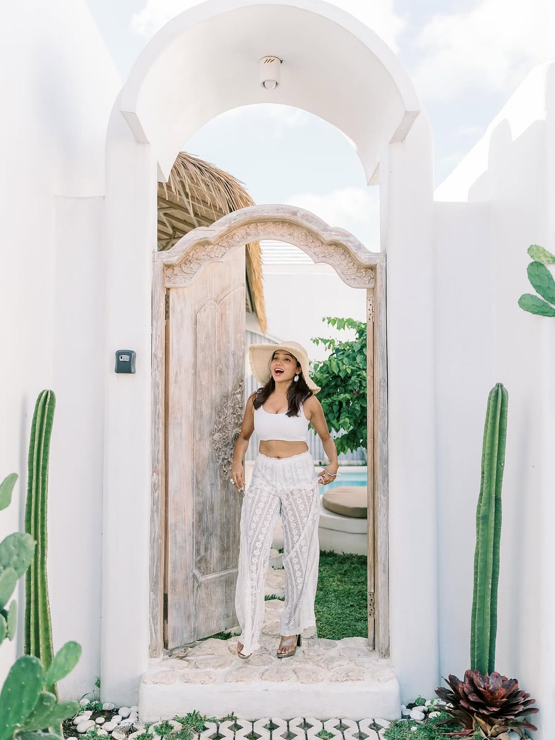 Manisa Rani Hot Curvy Figure...