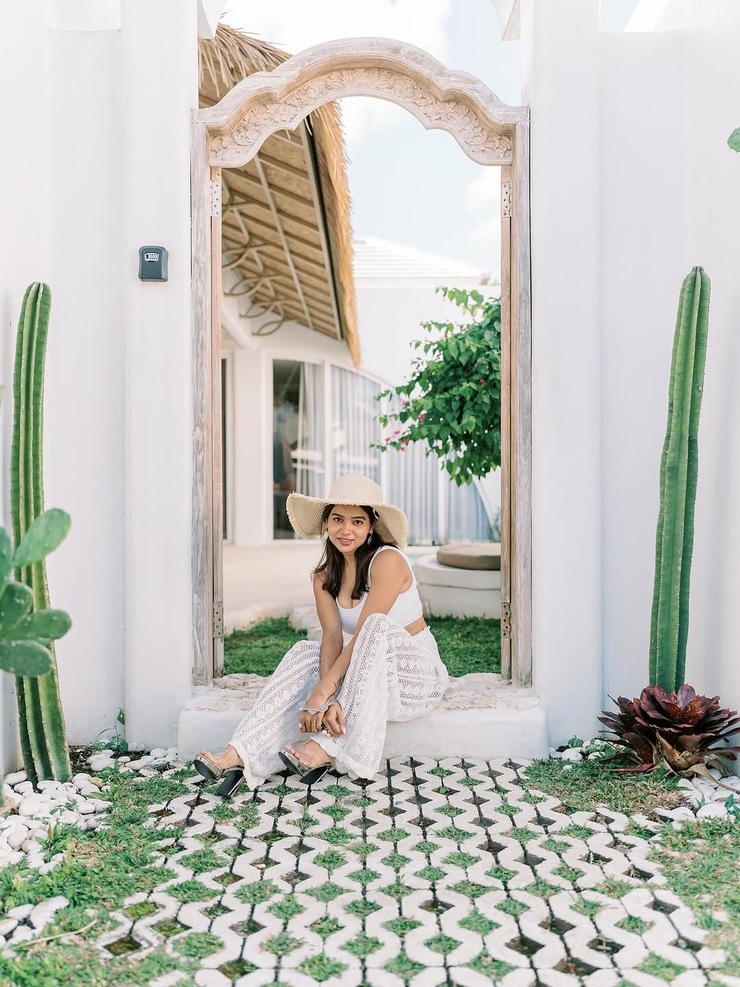 Manisa Rani Hot Curvy Figure...