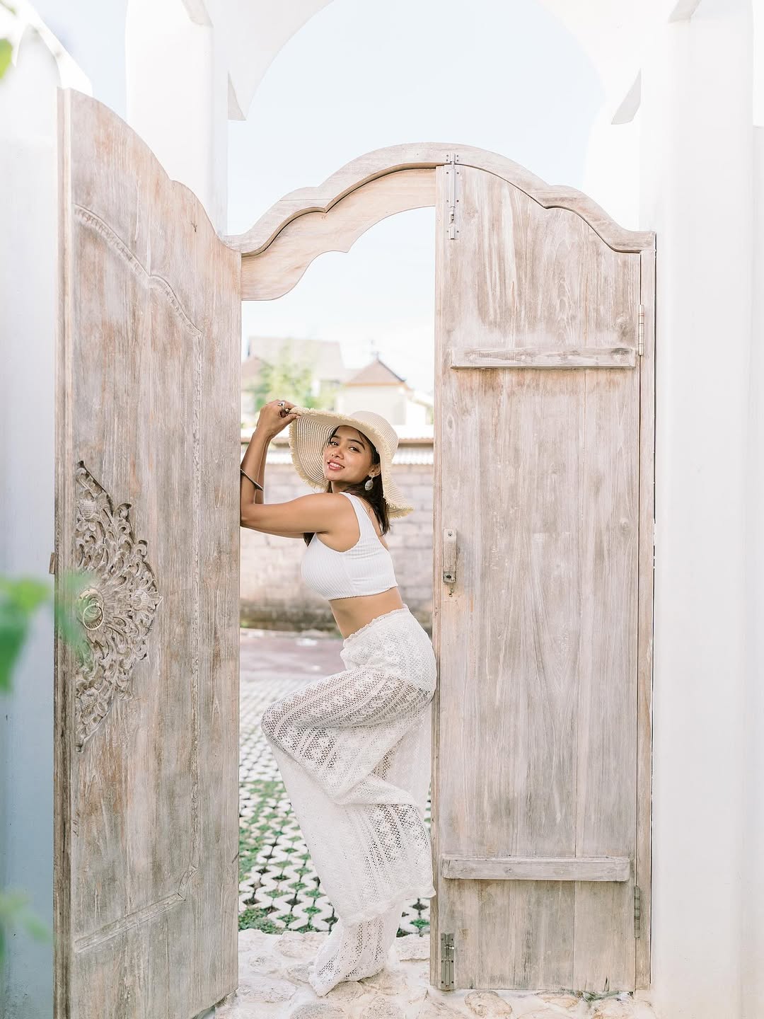 Manisa Rani Hot Curvy Figure...