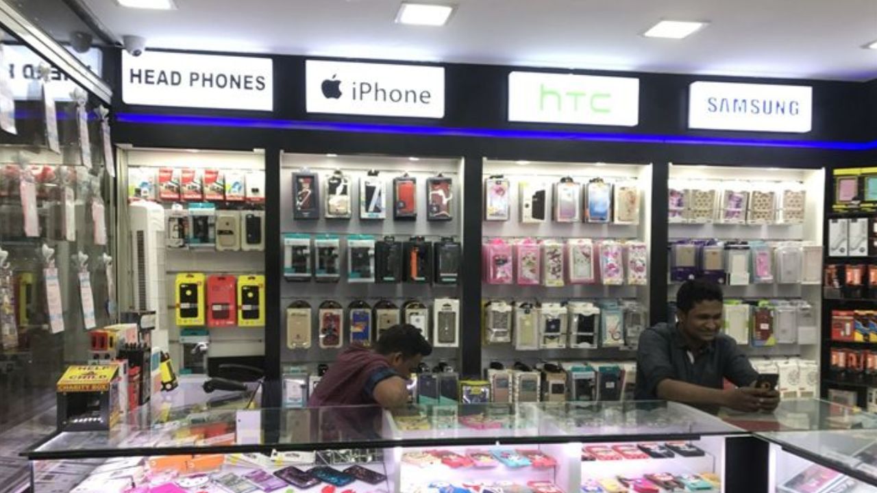 How Shopkeepers Earn on Phones