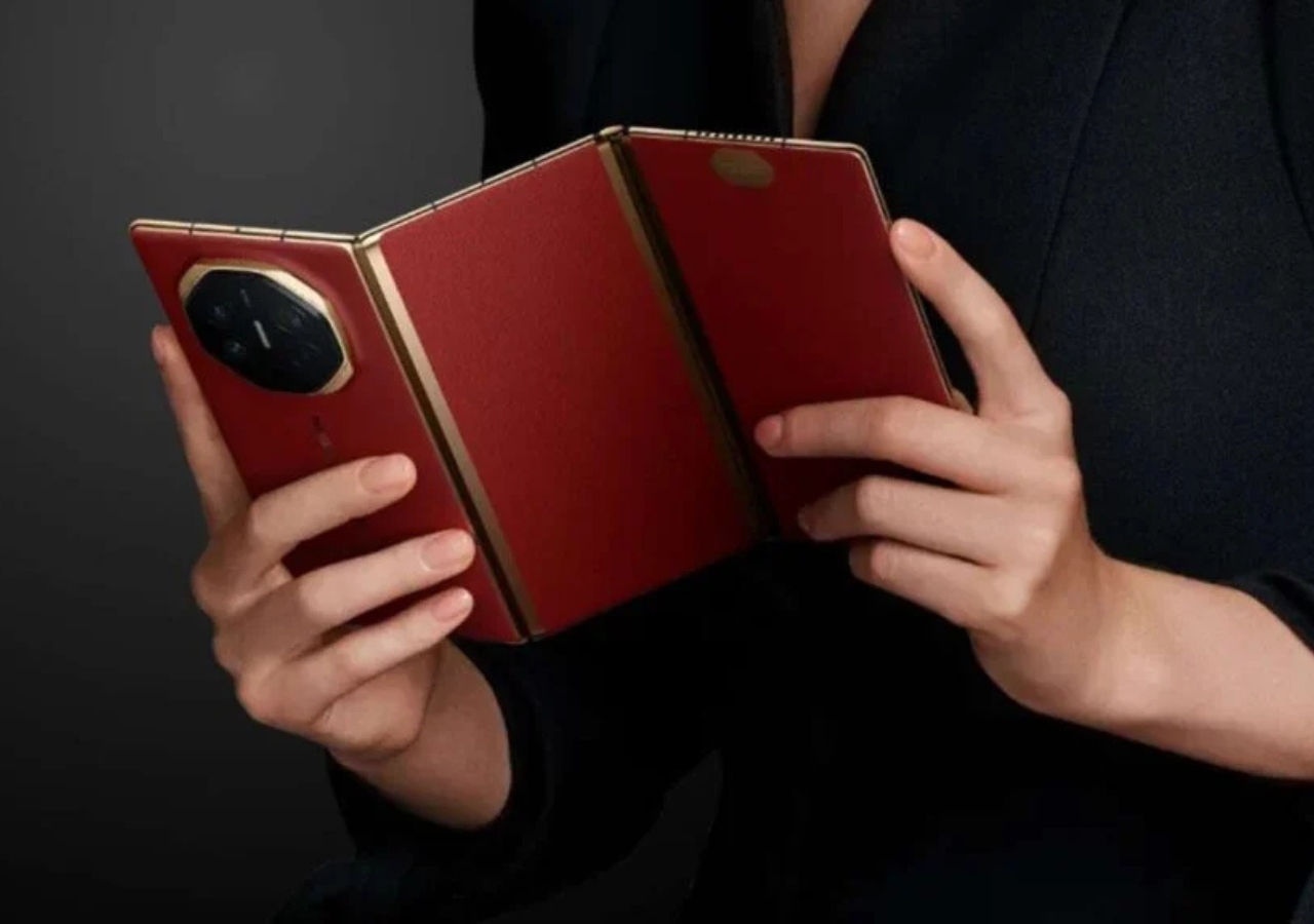 Huawei Mate XT Launched in...