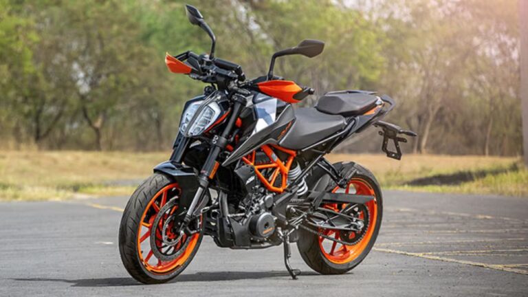 KTM 390 Duke: Strong design meets powerful style and power