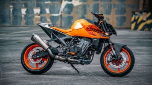 KTM Duke 990 Review : Aggressive Style and Thrilling Performance in the Midweight Naked Segment