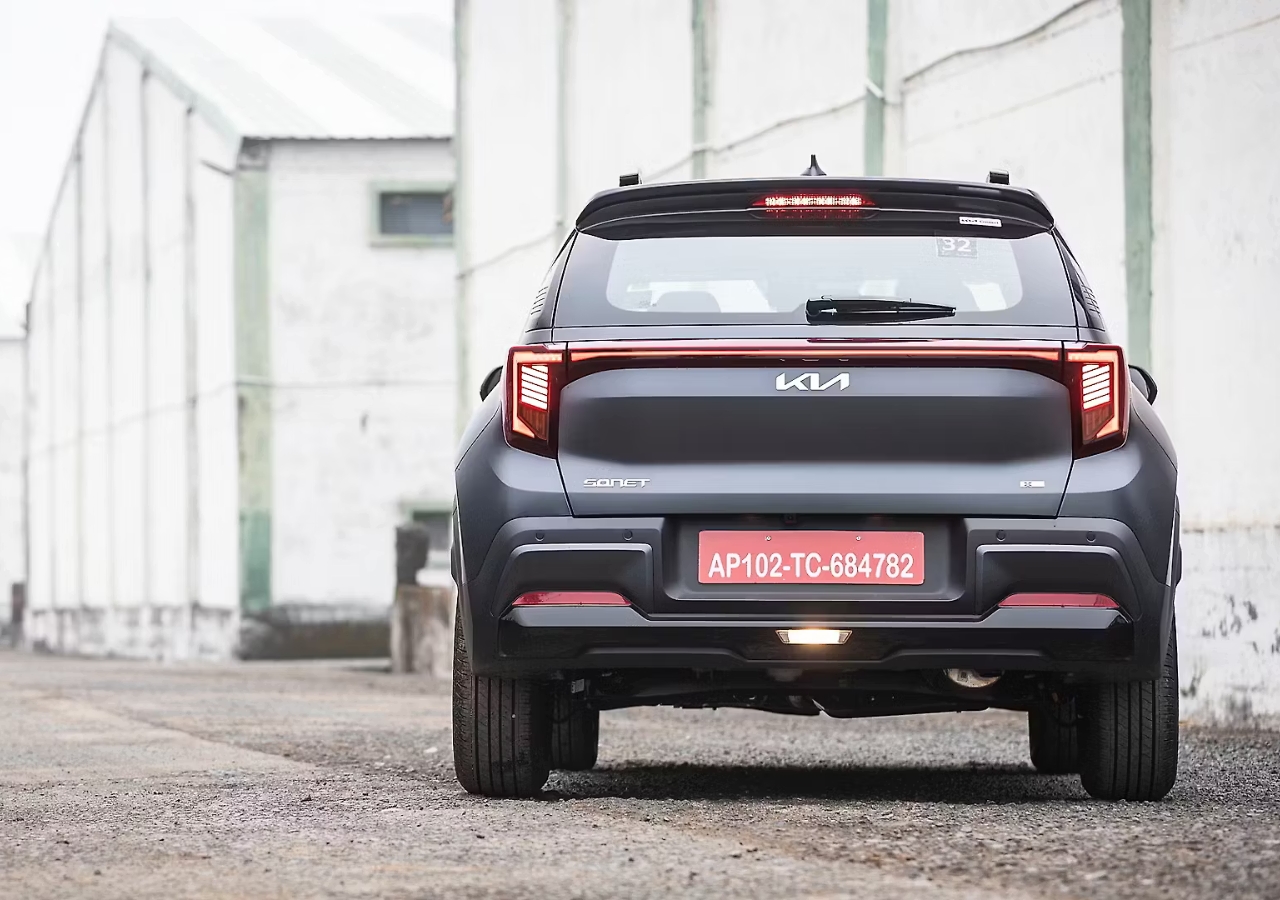 Kia Sonet 2025: Expected Price,...