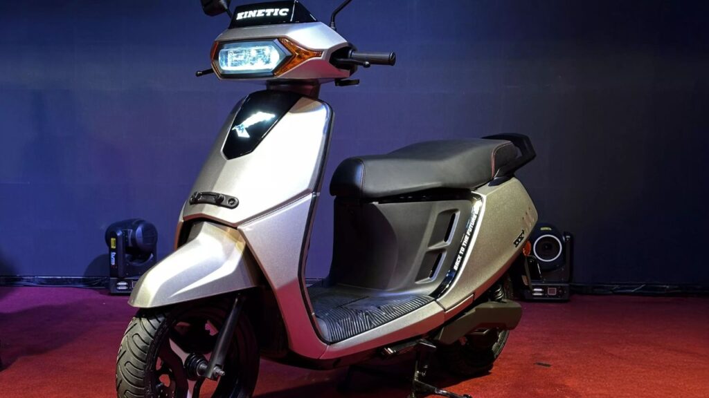 Kinetic DX+ Electric Scooter: 90 Kmph की रफ्तार और 116 Km की रेंज के साथ हुई लॉन्च