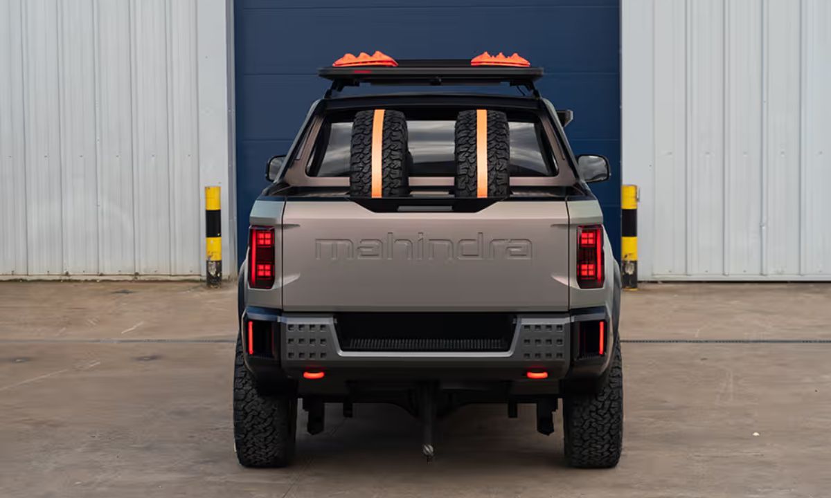 Mahindra Global Pickup (1)