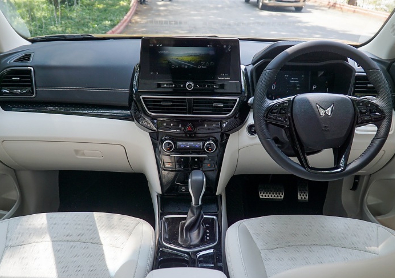 Mahindra XUV 3XO 2025 –...