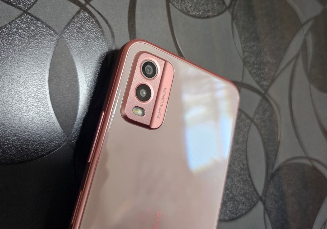 Nokia C32 Review: A Simple...