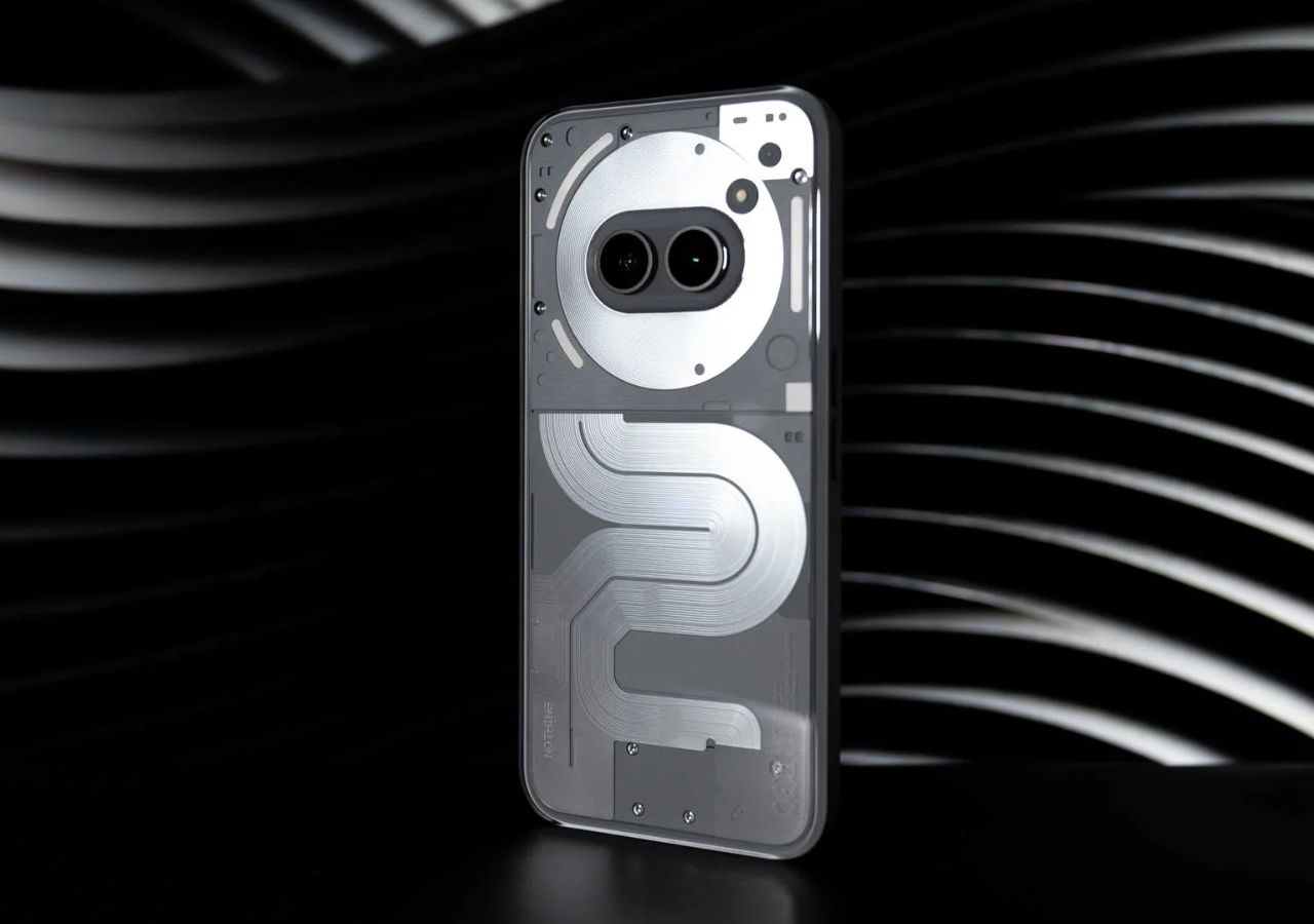 Nothing Phone (2a): Style Over...